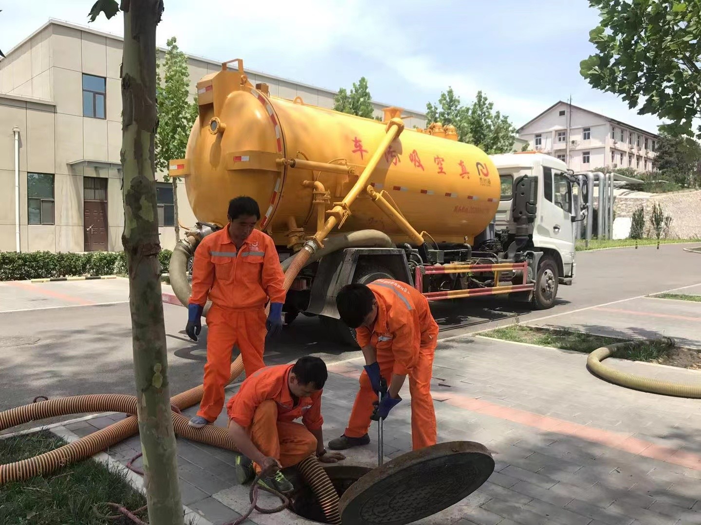 科尔沁左翼中化粪池清理与5-8吨吸粪车施工效率分析